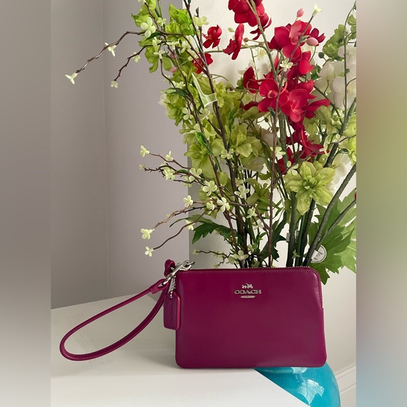 NWOT AUTHENTIC!!💎👜 Coach Corner Zip Wristlet BRAND NEW!! - Picture 2 of 8